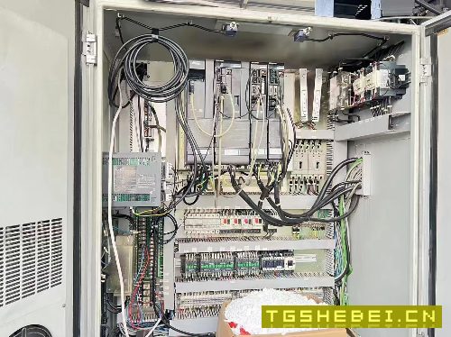 非常少用海天1060三线加工中心，三菱M70系统，机械臂.