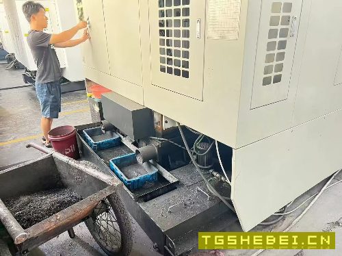非常少用海天1060三线加工中心，三菱M70系统，机械臂.