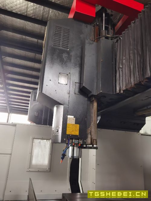 台湾高峰2616门龙加工中心法那科：oi-MD。轴主BT5.