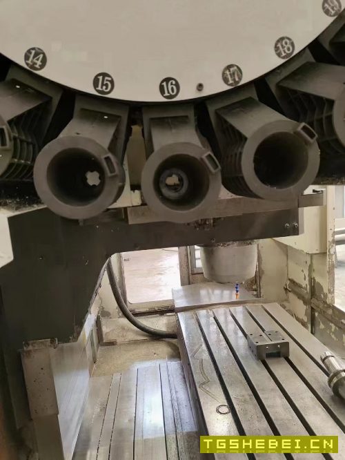 友佳NBP1100A,友佳1160.FANUC0iMF系统,24把机械手刀.
