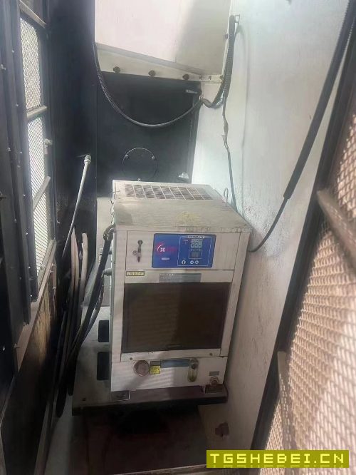 出售台湾协鸿1000加工中心,双液晶显示屏、高配机行、.