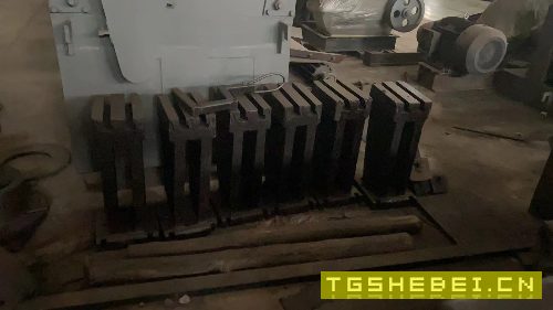 两台滚齿机,一台Y320.一台31150