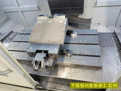 刚买2台美国哈挺1000立式加工中心、机器的9成新