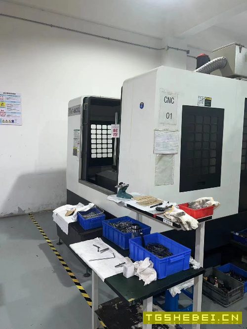 卧加一台型号S50L,Bt40主轴转速8000,三线轨
