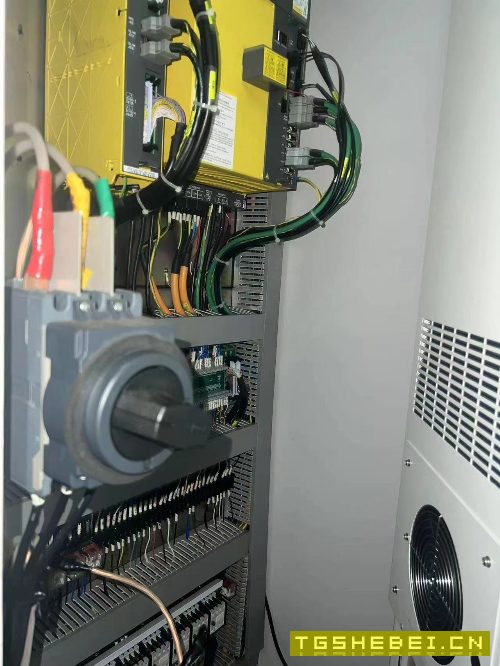 卧加一台型号S50L,Bt40主轴转速8000,三线轨