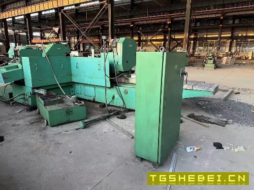出售:上海机床厂MQ13502米外圆磨床,导轨满花纹。