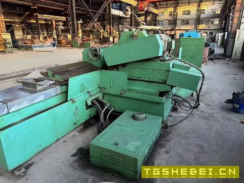 出售:上海机床厂MQ13502米外圆磨床,导轨满花纹。