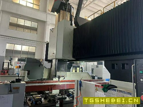 刚刚拿下:海天30006000龙门加工中心一台,带刀库,方.