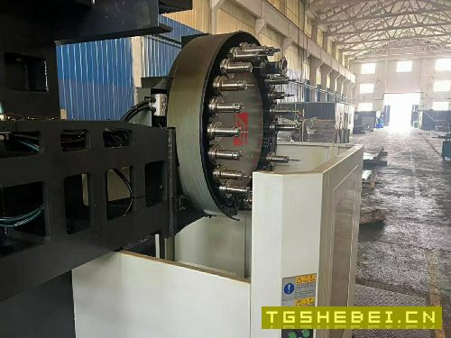 刚刚拿下:海天30006000龙门加工中心一台,带刀库,方.