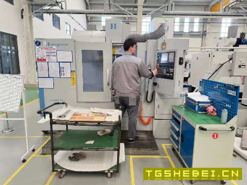 刚买2台美国哈挺1000立式加工中心