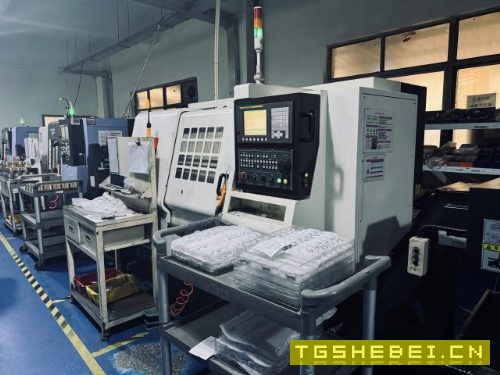 三台台群850，一台小黄机，一台西力车床