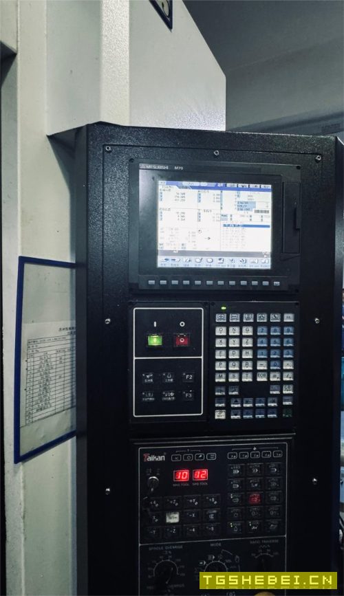 三台台群850,一台小黄机,一台西力车床