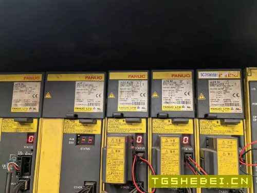 两台大河850加工中心,硬规机,非常便宜,带排削机,.