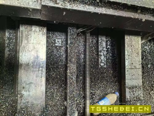 两台大河850加工中心,硬规机,非常便宜,带排削机,.