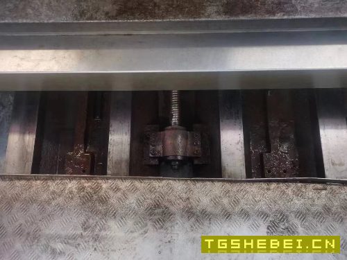 鼎泰1890加工中心,BT50主轴,24把刀库,法纳克系统,.
