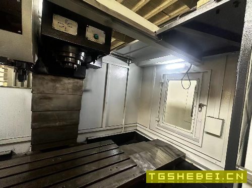 海天1060立式加工中心,BT40主轴,带刀库,三轴线轨,三菱M70系统,2015年.