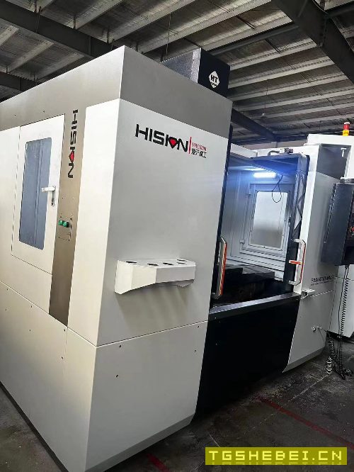 海天1060立式加工中心,BT40主轴,带刀库,三轴线轨,三菱M70系统,2015年.