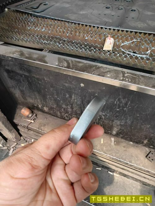 2019年深圳大鹏3000瓦6020激光切割机,交换工作台双台.