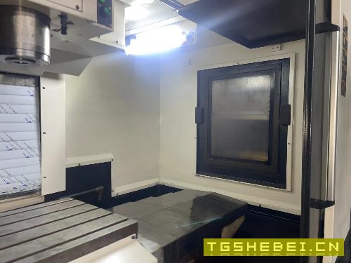 仓库刚到威亚F500加工中心