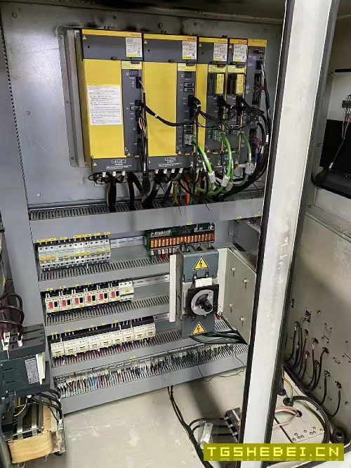 上海工厂刚刚买下国胜6032龙门加工中心 工作.