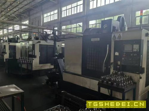 台湾友佳40A加工中心,俩线一硬,一米机带链式排销机,工厂在位,价格便宜.