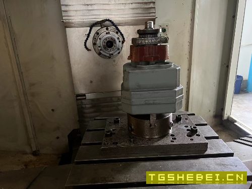 刚刚买下同款四台500卧式加工中心,BT40主轴,三轴线.