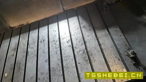 协鸿2150数控龙门,三菱系统,带刀库。
