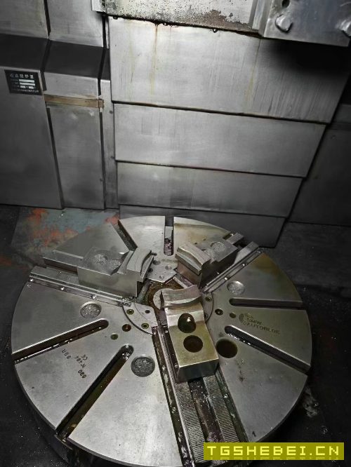 沈阳6070立车，同款两台，一台24寸卡盘，一台21寸卡盘.