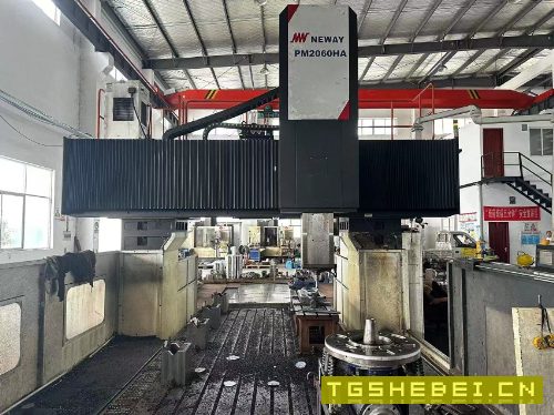 纽威6028龙门,工作台6x2米,三轴行程6200x3200x1000,门宽2.8米,门高1.65.