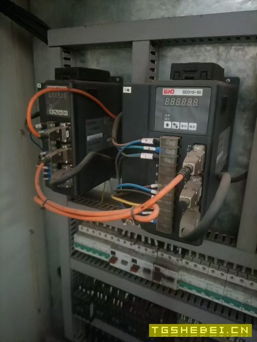 出售:沈阳中天80285数控车,导轨600,主轴孔105
