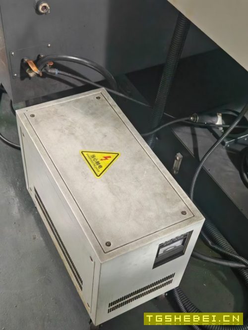 出售上海大侨1680,硬轨机BT50刀柄,24把刀。主轴转速6000rpm,三轴行程:1.