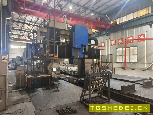 日立精机2650龙门立卧加工中心,双工交换作台,行程91.