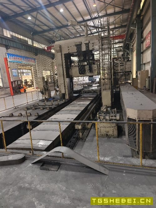 日立精机2650龙门立卧加工中心,双工交换作台,行程91.