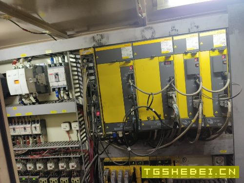 日立精机2650龙门立卧加工中心,双工交换作台,行程91.