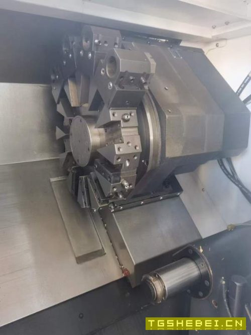 同款2台威亚E200C数控车回转直径:550mm车削长度:350mm.