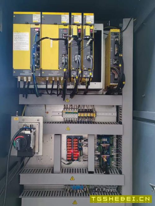 后两台台湾丽伟V-50L立加,BT40大主轴直径190,主电机.