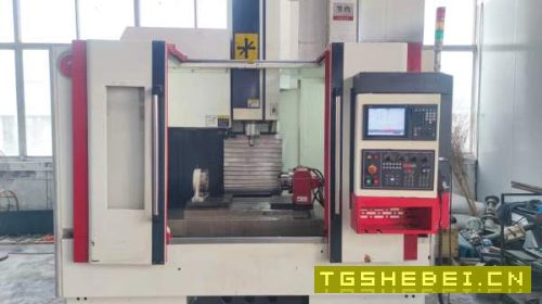 出售浙江华特855加工中心系统:三菱M80系统主轴:BT40主.
