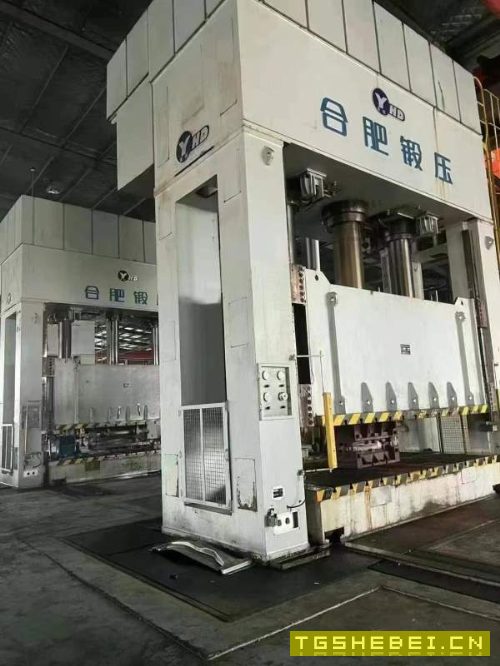还剩后一台1250吨液压机,合肥锻压产,在位急售,台面.