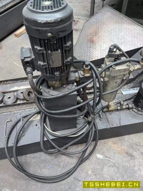 海天1000L加工中心,运行优良,行程1000600,BT40主轴.