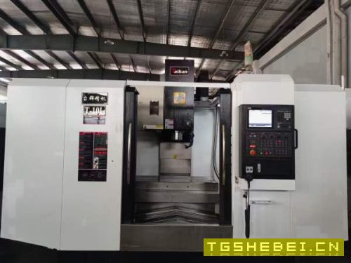 经台典群T-10L加工中心线两一硬导轨,BT40主轴8000转.