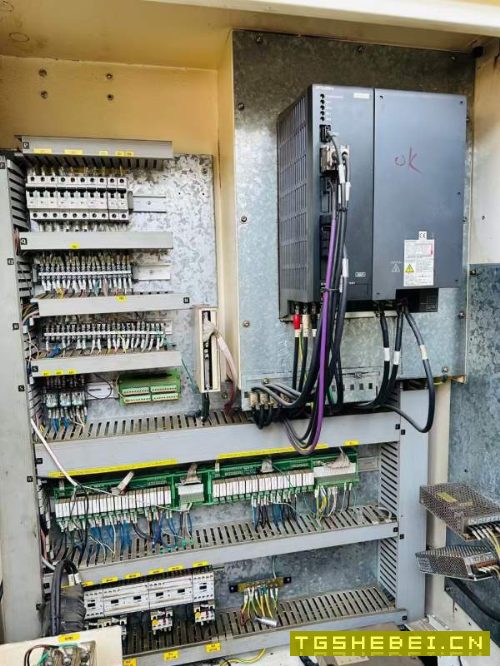 11年台湾力劲510钻攻中心三菱M70BT30主轴24000转刀臂.