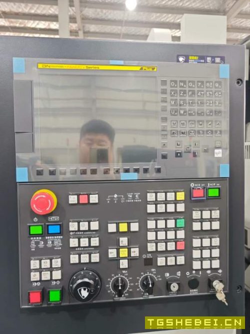 2024年出厂全新未用斗山PUMA215,8寸卡盘,18.5KW主轴.