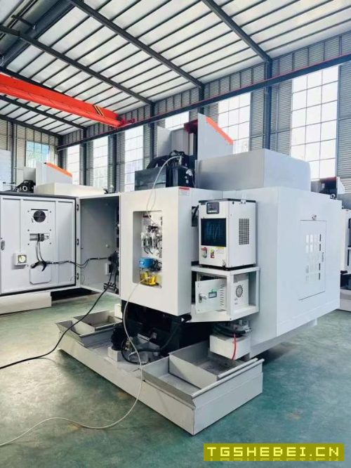 新到厚道重型855加工中心四台品牌: