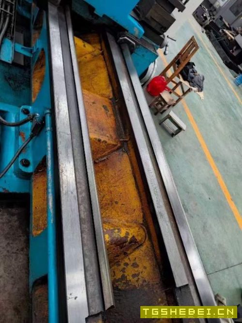 出售安阳2012年产CW6163BX2000普车，九成新