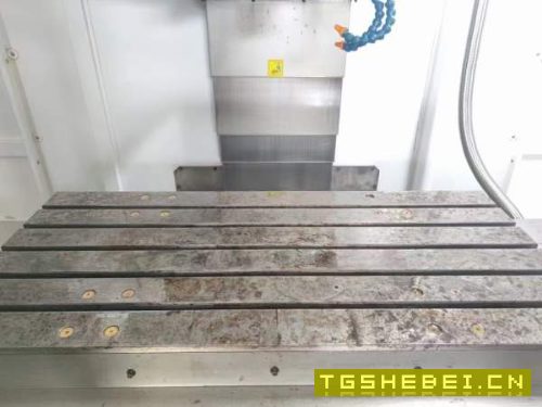 经台典群T-10L加工中心线两一硬导轨,BT40主轴8000转.