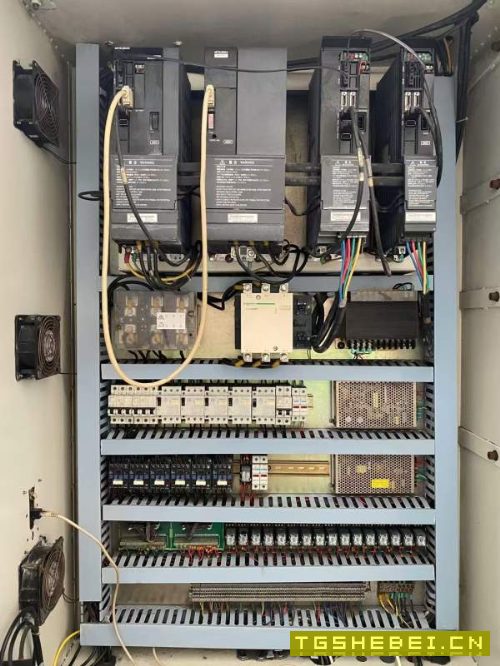 国盛1680加工中心,带刀库,三菱m70系统,bt50主轴,.
