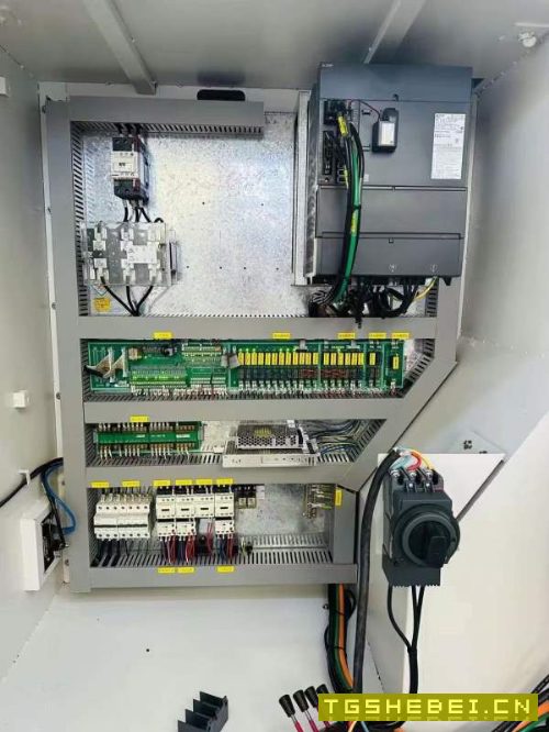 新到厚道重型855加工中心四台品牌:
