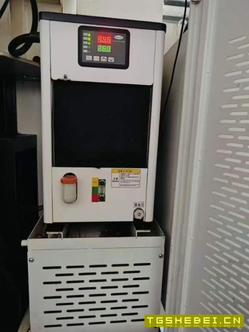 加大工作台Z轴加高的年群志VH-8加工中心,主轴鼻端到.