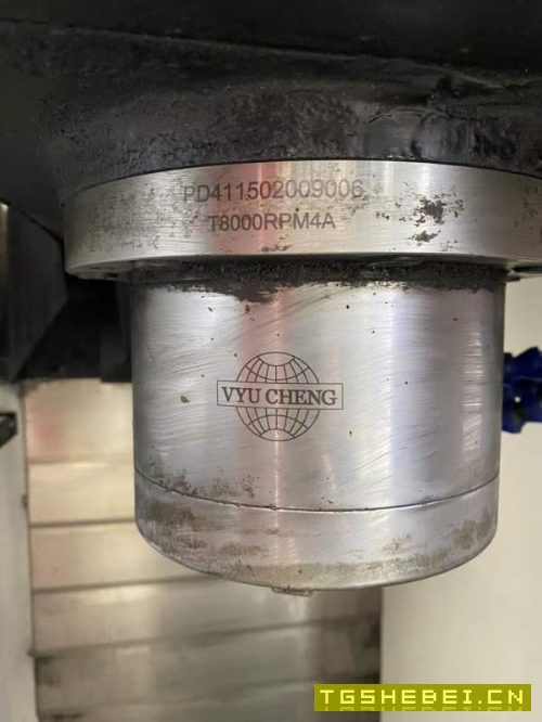 仓库新到一批华佑850加工中心,三线轨,BT40主轴8000.