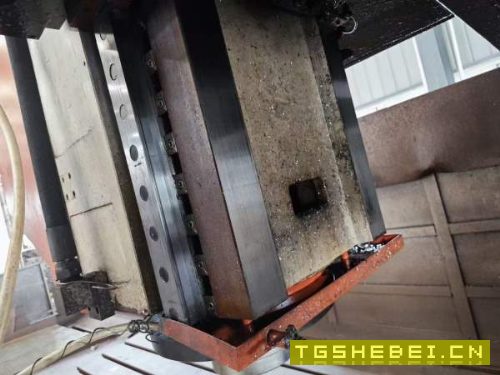 在位出售，2017年泉州嘉泰4025龙门，bt50齿轮头，工作.